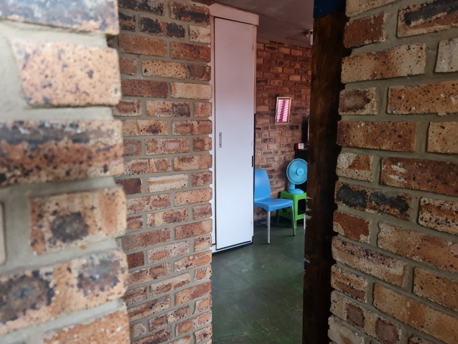 2 Bedroom Property for Sale in Oos Einde North West